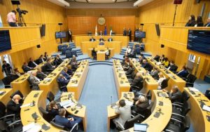 Η Βουλή ψήφισε εναρμονιστικό νόμο που αφορά ταμεία προνοίας