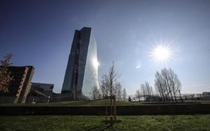 Το Kοινοτικό Δίκαιο υπερέχει του Εθνικού, σχολιάζει η Κομισιόν για απόφαση του γερμανικού δικαστηρίου για το QE της ΕΚΤ