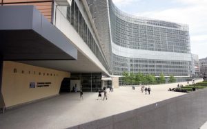Η Κομισιόν ενέκρινε παράταση ελληνικού συστήματος κουπονιών για τη στήριξη της επέκτασης ευρυζωνικών συνδέσεων