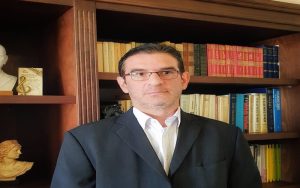 E. Πουργουρίδης: Προσπαθούν να φιμώσουν το “Κράτος Δικαίου” για να μην συζητηθούν δημοσίως τα νομοσχέδια της μεταρρύθμισης