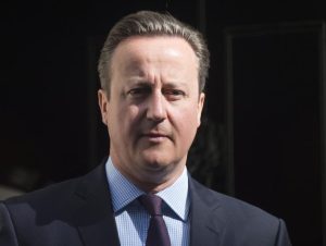 Καταφέρεται εναντίον Τζόνσον για νομοσχέδιο που αναιρεί τη συμφωνία του Brexit και ο Κάμερον