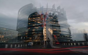 Αγωγή κατά Κομισιόν από Ευρωπαϊκό Κοινοβούλιο για μη χρήση του μηχανισμού κράτους δικαίου αναφορικά με την Πολωνία