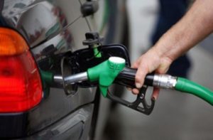 Η Βουλή ψήφισε ομόφωνα το νομοσχέδιο για τη μείωση του φόρου κατανάλωσης στα καύσιμα