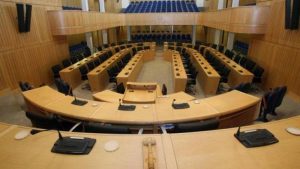 Αναζητεί check and balances για τους ανεξάρτητους αξιωματούχους η Βουλή